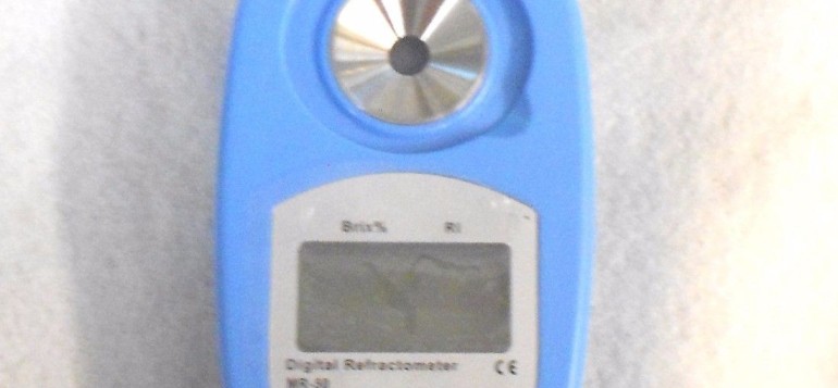 Digital Handheld Refractometer MR-50 Dual Scales